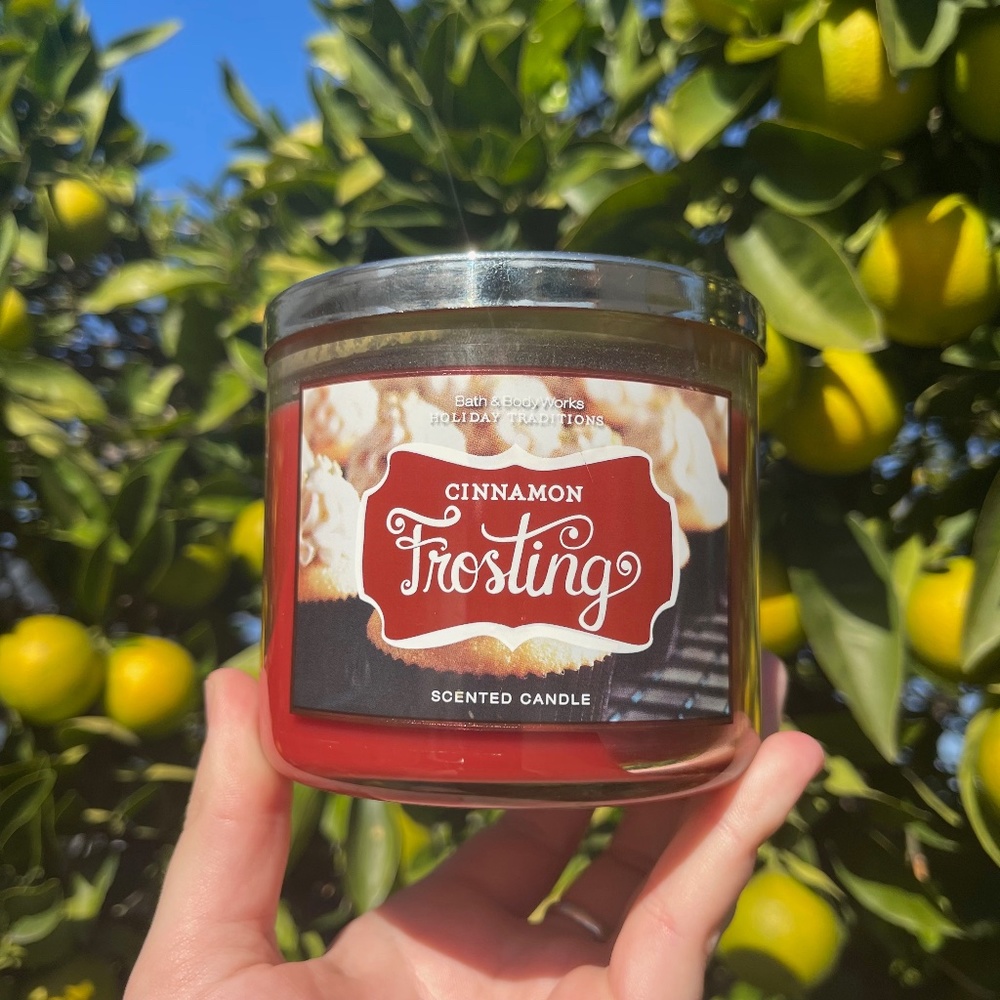 Bath and Body Works Cinnamon Frosting Candle